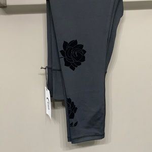 ZYIA Velvet Floral Light n Tight (Sz 8-10)